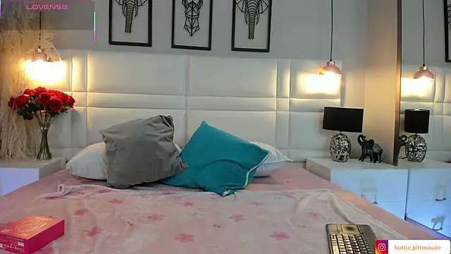 Viollet xoxo online show from October 2025 08:54:02 PM