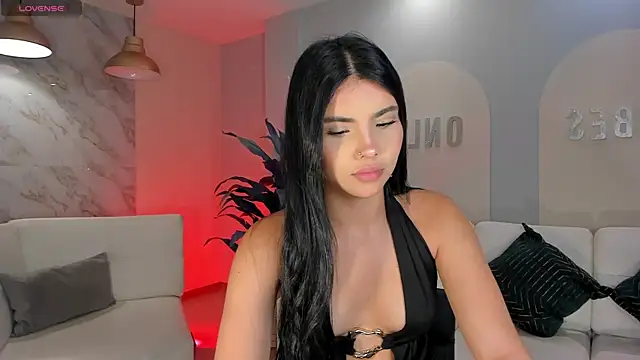 MiaLaurence online show from May 2026 11:42:01 AM