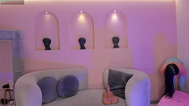 MiaLaurence online show from February 2026 07:47:01 PM