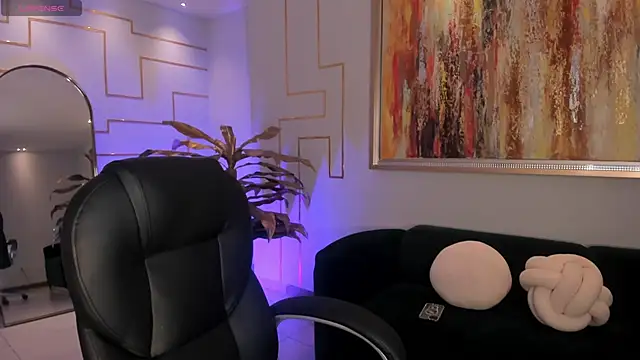 MiaLaurence online show from November 2025 07:40:02 PM