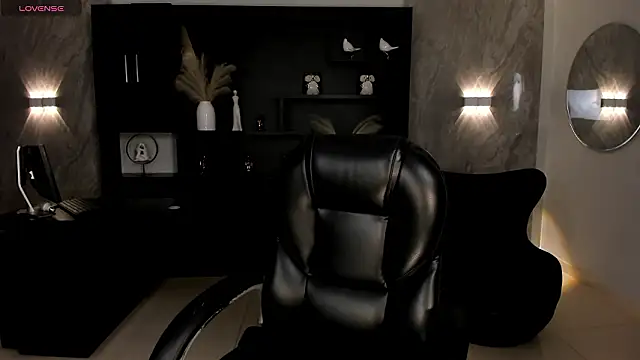 MiaLaurence online show from March 2026 11:45:01 AM