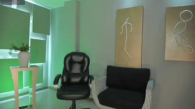 MiaLaurence online show from November 2025 07:29:02 PM