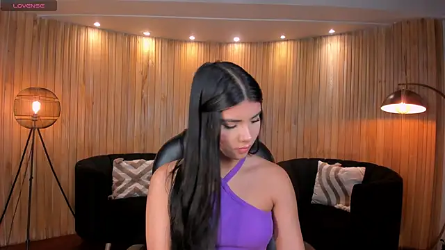 MiaLaurence online show from May 2026 07:19:01 PM