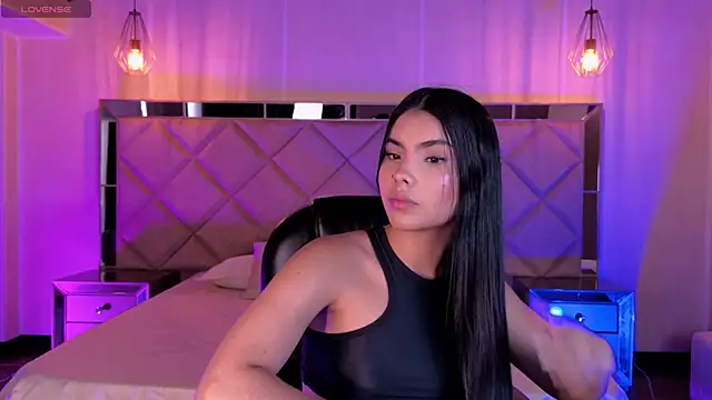 MiaLaurence online show from May 2026 06:55:02 PM
