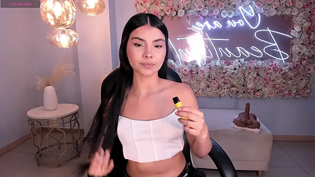 MiaLaurence online show from March 2026 07:12:02 PM