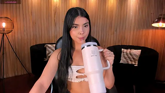 MiaLaurence online show from May 2026 06:46:02 PM