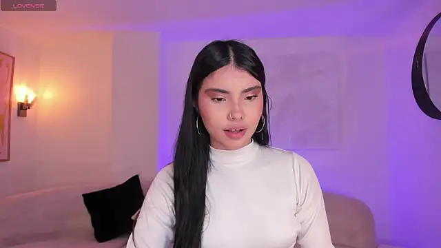 MiaLaurence online show from November 2025 07:28:02 PM