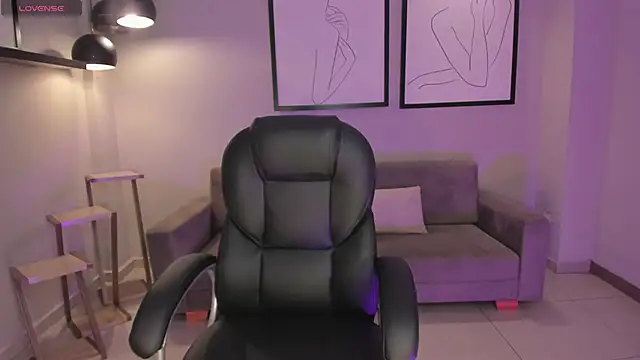 MiaLaurence online show from December 2025 07:35:01 PM