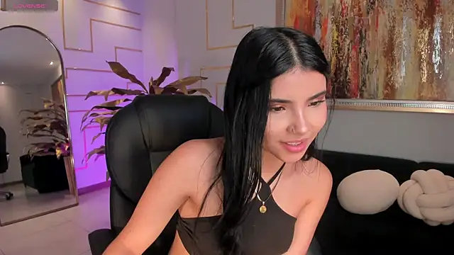 MiaLaurence online show from November 2025 07:39:02 PM