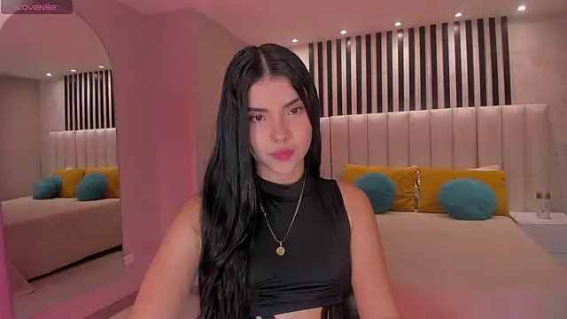 MiaLaurence online show from December 2025 11:38:02 AM