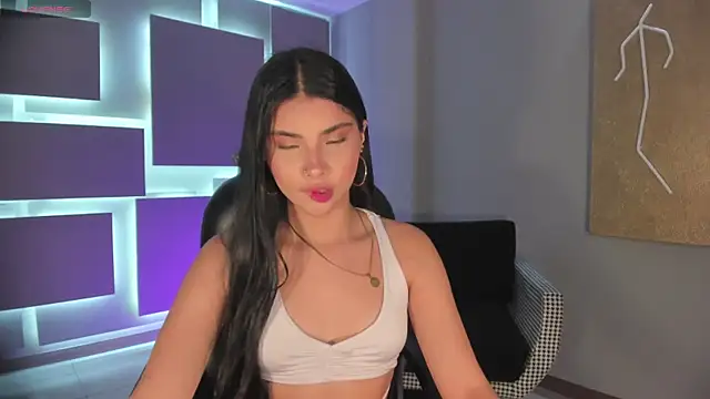 MiaLaurence online show from November 2025 07:28:01 PM