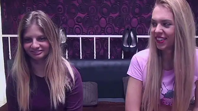 Snapshot of BlondeWitches chatting on November 2025 11:30:01 PM BlondeWitches online show from November 2025 11:30:01 PM