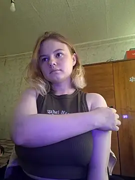 Snapshot of SlipperSherry chatting on September 2025 10:32:02 AM SlipperSherry online show from September 2025 10:32:02 AM