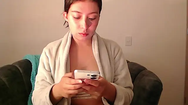 Snapshot of -Ivonny chatting on October 2025 09:05:01 PM -Ivonny online show from October 2025 09:05:01 PM