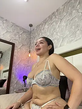 MiaFarkash online show from April 2026 06:33:02 PM