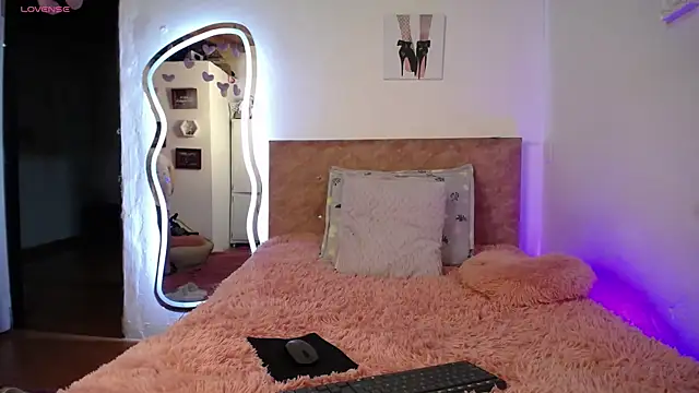 Snapshot of solpeich chatting on November 2025 10:03:01 PM solpeich online show from November 2025 10:03:01 PM