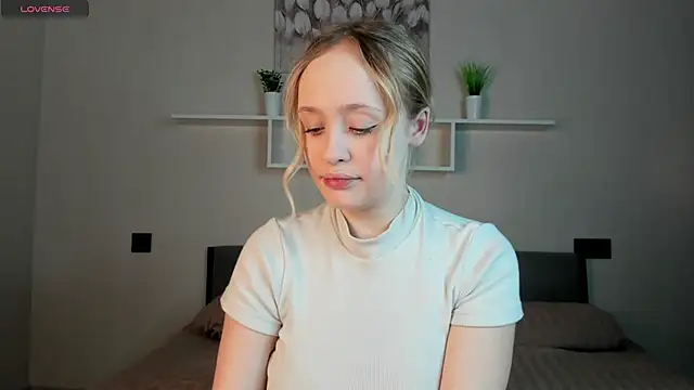 Julliakoill online show from November 2025 06:17:02 AM