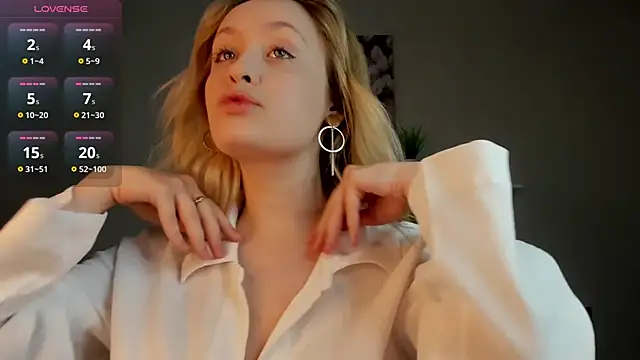 Julliakoill online show from November 2025 08:02:02 AM