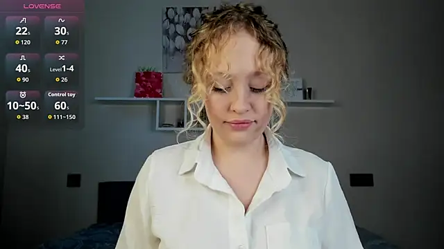 Julliakoill online show from December 2025 08:42:01 AM