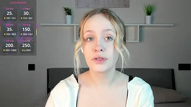 Julliakoill online show from October 2025 06:12:01 AM