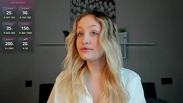 Julliakoill online show from December 2025 06:37:02 AM