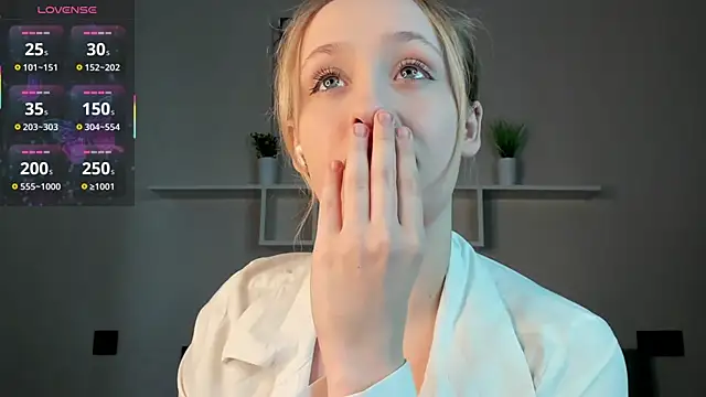 Julliakoill online show from November 2025 07:44:02 AM