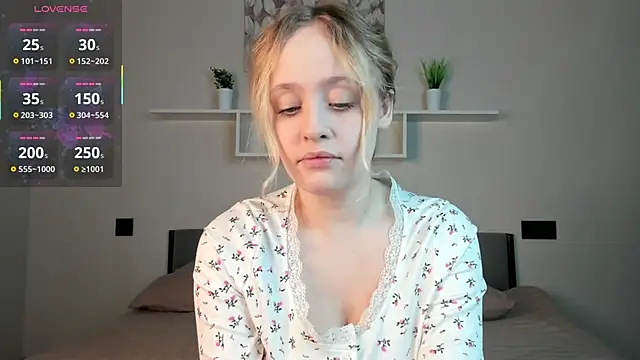 Julliakoill online show from October 2025 04:44:02 AM