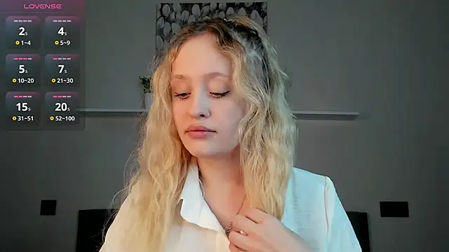 Julliakoill online show from November 2025 09:20:02 AM