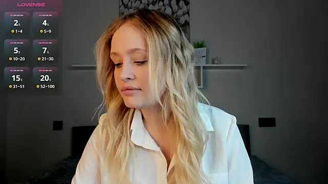 Julliakoill online show from December 2025 08:02:01 AM