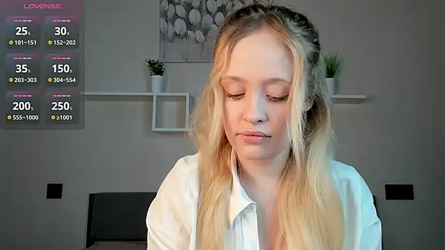 Julliakoill online show from November 2025 08:41:01 AM