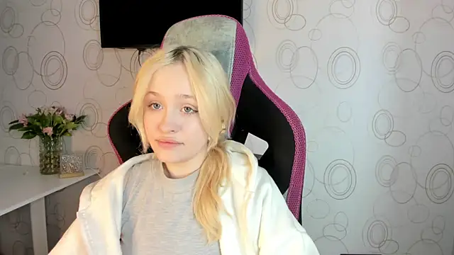 Julliakoill online show from February 2026 10:36:01 AM