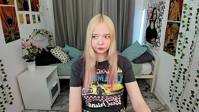 Snapshot of BellaMontgomery chatting on January 2026 04:21:02 PM BellaMontgomery online show from January 2026 04:21:02 PM