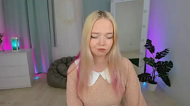 Snapshot of BellaMontgomery chatting on February 2026 04:03:01 PM BellaMontgomery online show from February 2026 04:03:01 PM