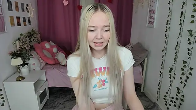 BellaMontgomery online show from May 2026 10:04:02 PM