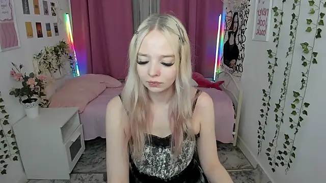 Snapshot of BellaMontgomery chatting on February 2026 04:50:02 PM BellaMontgomery online show from February 2026 04:50:02 PM