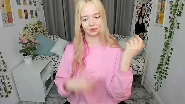 Snapshot of BellaMontgomery chatting on January 2026 04:32:01 PM BellaMontgomery online show from January 2026 04:32:01 PM