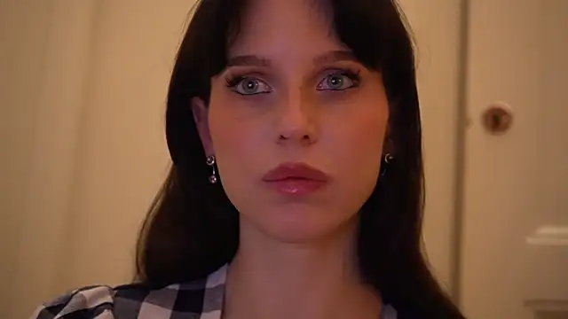 ellaa91 online show from December 2025 03:32:02 PM