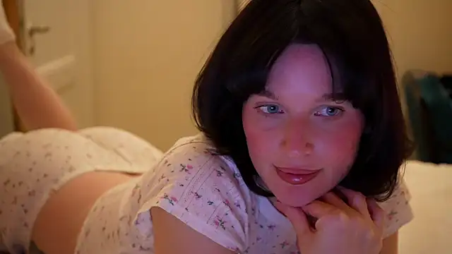 ellaa91 online show from March 2026 06:43:01 PM