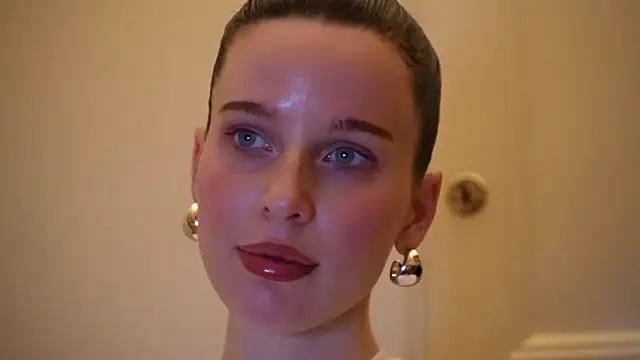 ellaa91 online show from March 2026 07:03:01 PM