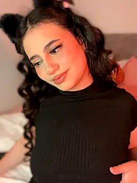 Snapshot of Sophi_dee1 chatting on November 2025 02:06:01 AM Sophi dee1 online show from November 2025 02:06:01 AM