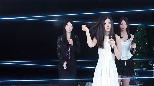 Snapshot of EYgirl222 chatting on January 2026 08:31:01 AM EYgirl222 online show from January 2026 08:31:01 AM