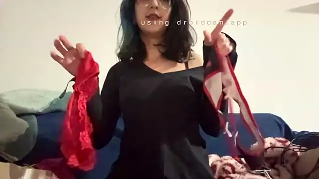 Snapshot of petitepeach6 chatting on February 2026 09:17:02 PM petitepeach6 online show from February 2026 09:17:02 PM