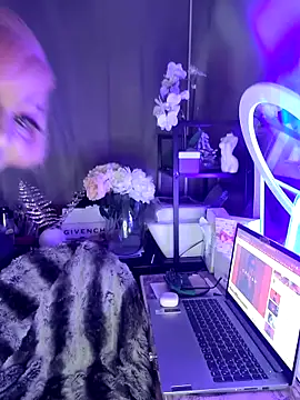 iamlalamilano online show from February 2026 01:18:01 PM