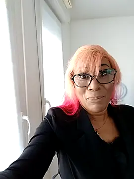 Snapshot of iamlalamilano chatting on April 2026 10:11:01 AM iamlalamilano online show from April 2026 10:11:01 AM