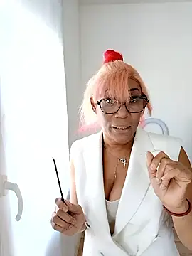 Snapshot of iamlalamilano chatting on April 2026 11:01:01 AM iamlalamilano online show from April 2026 11:01:01 AM