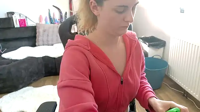 Snapshot of Melly4You chatting on May 2026 03:10:02 PM Melly4You online show from May 2026 03:10:02 PM