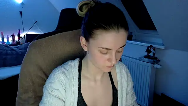 Snapshot of Melly4You chatting on April 2026 09:23:02 PM Melly4You online show from April 2026 09:23:02 PM