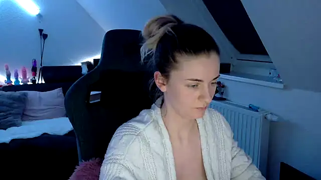 Melly4You online show from April 2026 10:34:02 PM