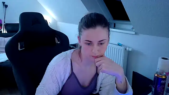 Melly4You online show from April 2026 10:21:02 PM