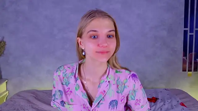 4example Chloe online show from November 2025 10:49:02 AM